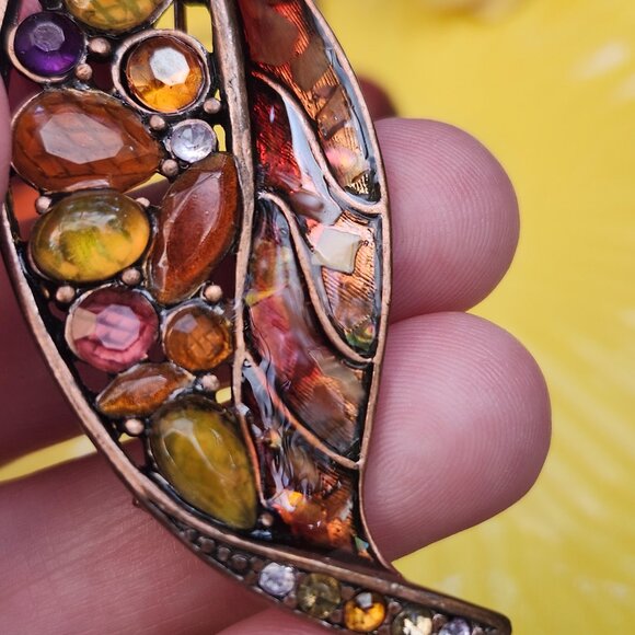 Vintage Liz Claiborne Brass Tone Leaf Brooch with Rhinestones & Resin Details - Picture 4 of 11